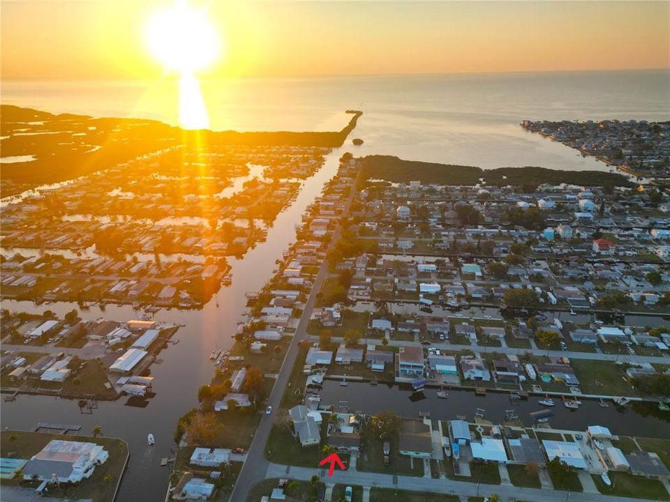 For Sale: $325,000 (2 beds, 1 baths, 768 Square Feet)