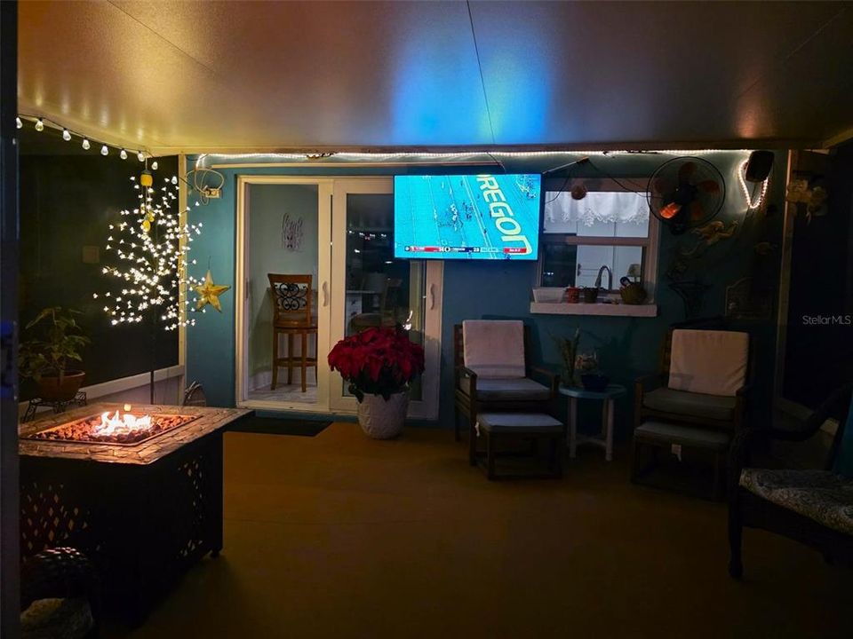 For Sale: $325,000 (2 beds, 1 baths, 768 Square Feet)