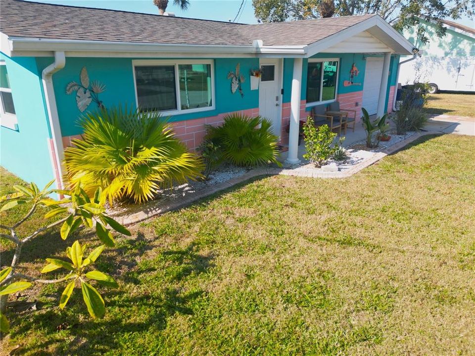 For Sale: $325,000 (2 beds, 1 baths, 768 Square Feet)