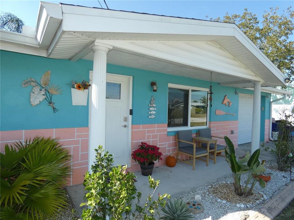 For Sale: $325,000 (2 beds, 1 baths, 768 Square Feet)