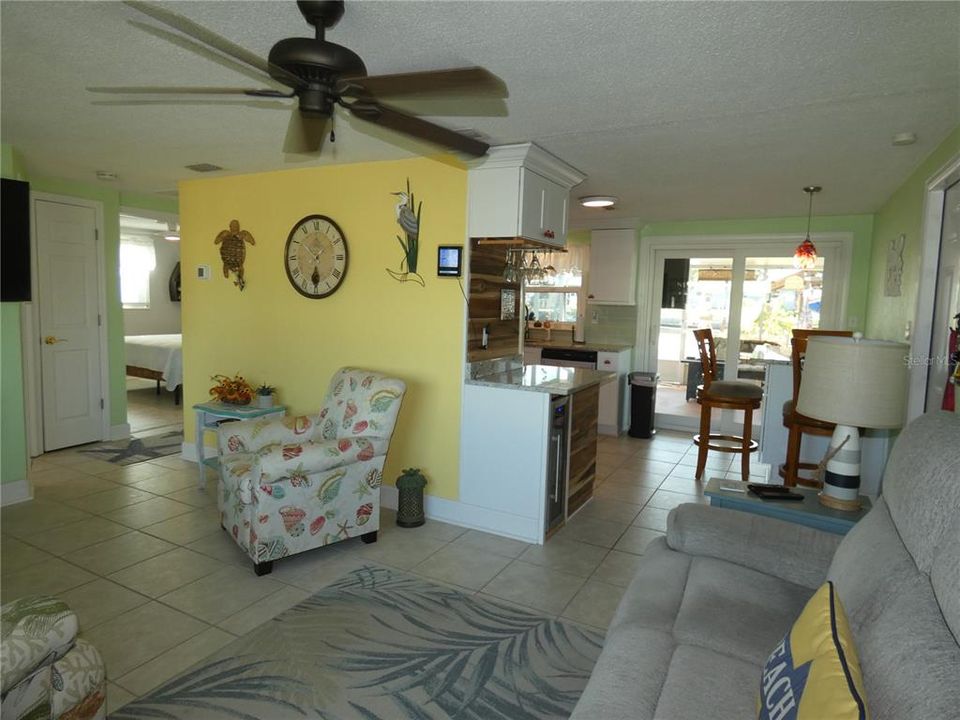 For Sale: $325,000 (2 beds, 1 baths, 768 Square Feet)