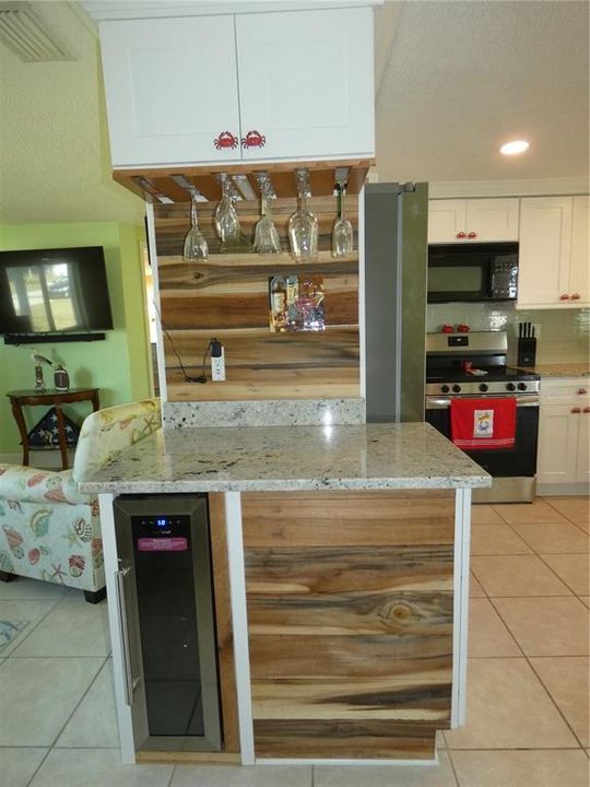 For Sale: $325,000 (2 beds, 1 baths, 768 Square Feet)