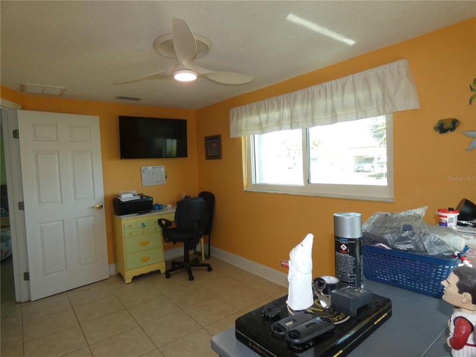 For Sale: $325,000 (2 beds, 1 baths, 768 Square Feet)