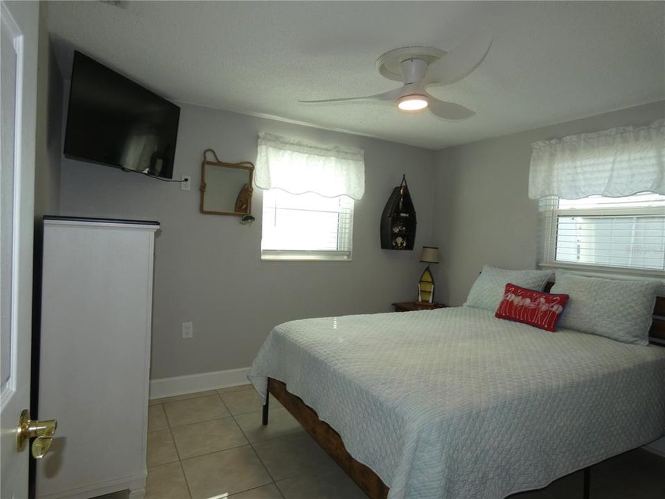 For Sale: $325,000 (2 beds, 1 baths, 768 Square Feet)