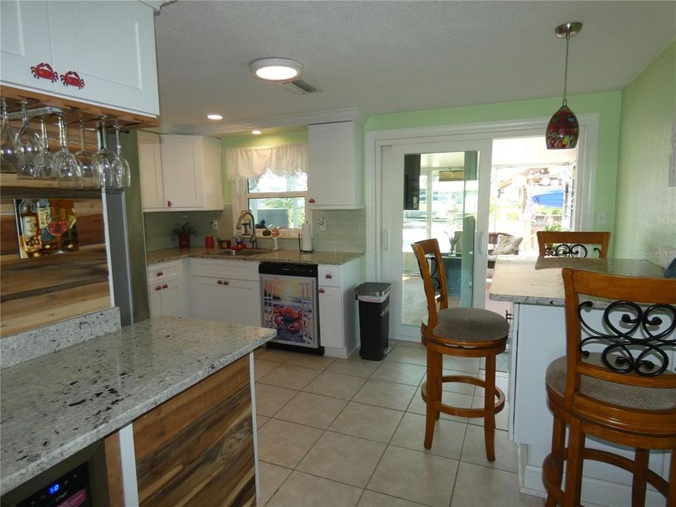 For Sale: $325,000 (2 beds, 1 baths, 768 Square Feet)