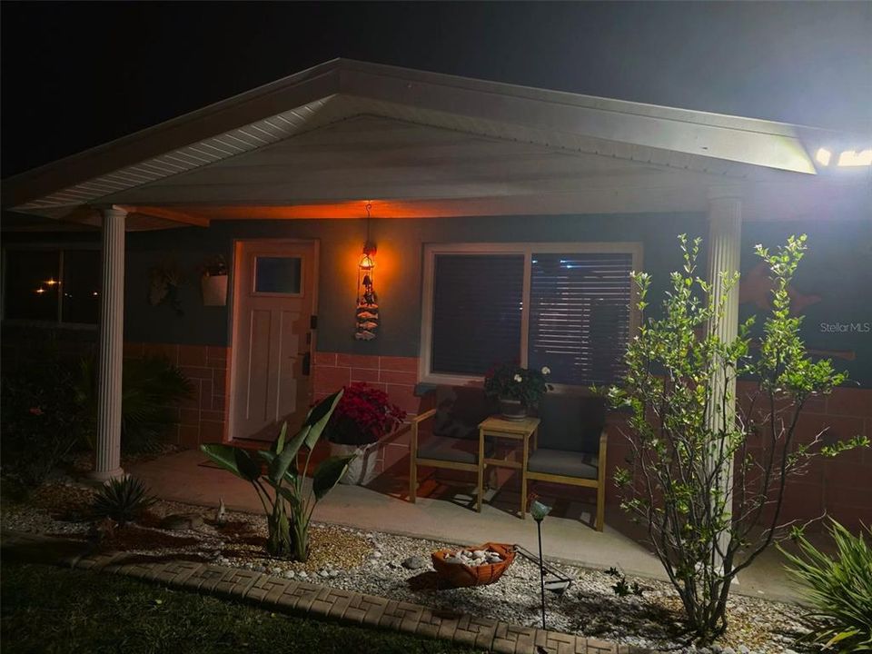 For Sale: $325,000 (2 beds, 1 baths, 768 Square Feet)