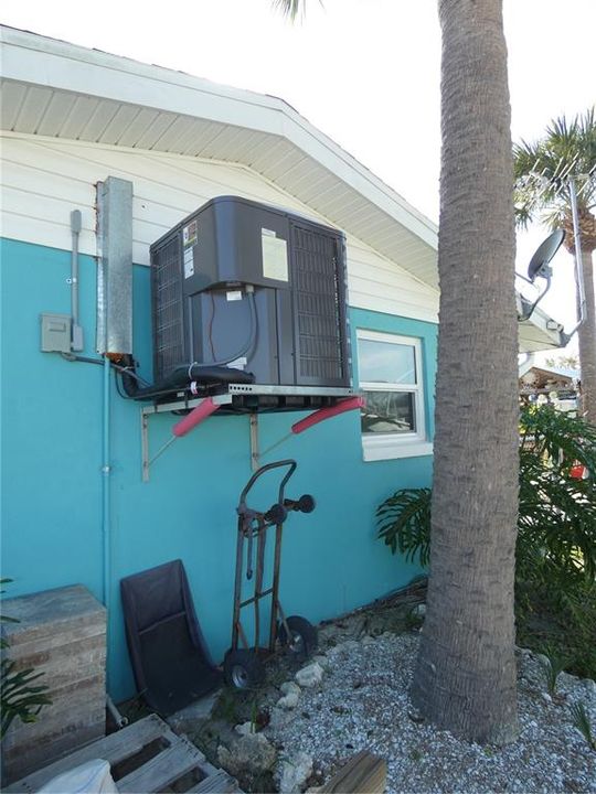 For Sale: $325,000 (2 beds, 1 baths, 768 Square Feet)