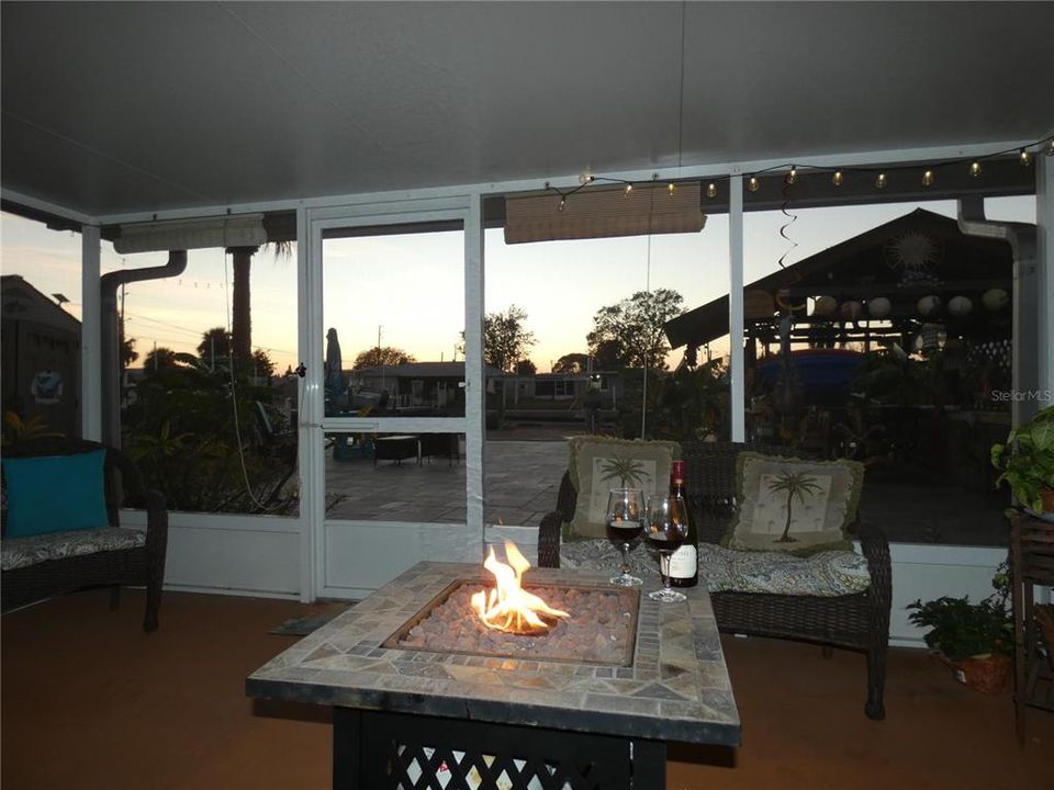 For Sale: $325,000 (2 beds, 1 baths, 768 Square Feet)