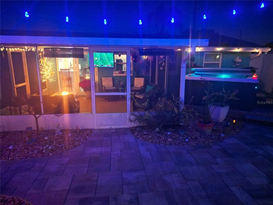 For Sale: $325,000 (2 beds, 1 baths, 768 Square Feet)