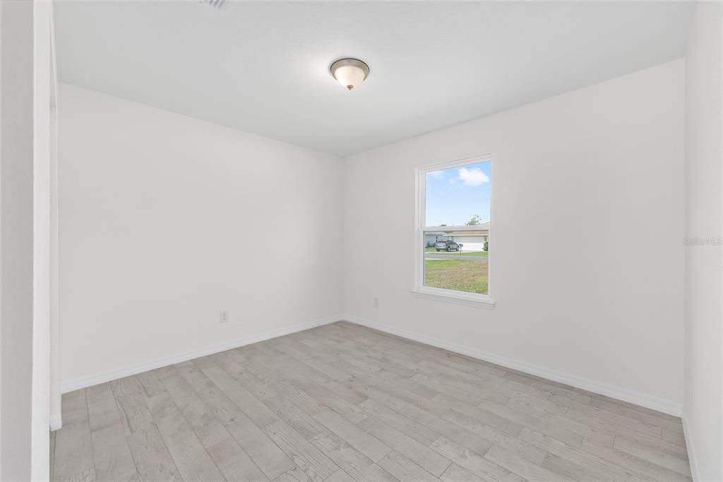 Active With Contract: $235,000 (3 beds, 2 baths, 1091 Square Feet)