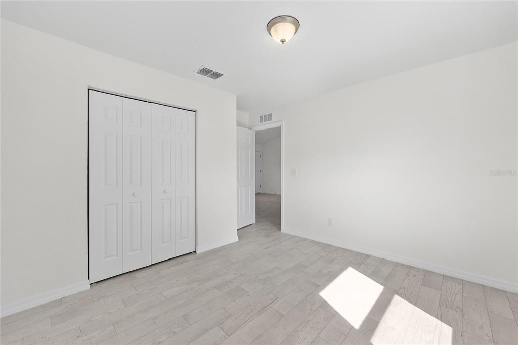 Active With Contract: $235,000 (3 beds, 2 baths, 1091 Square Feet)