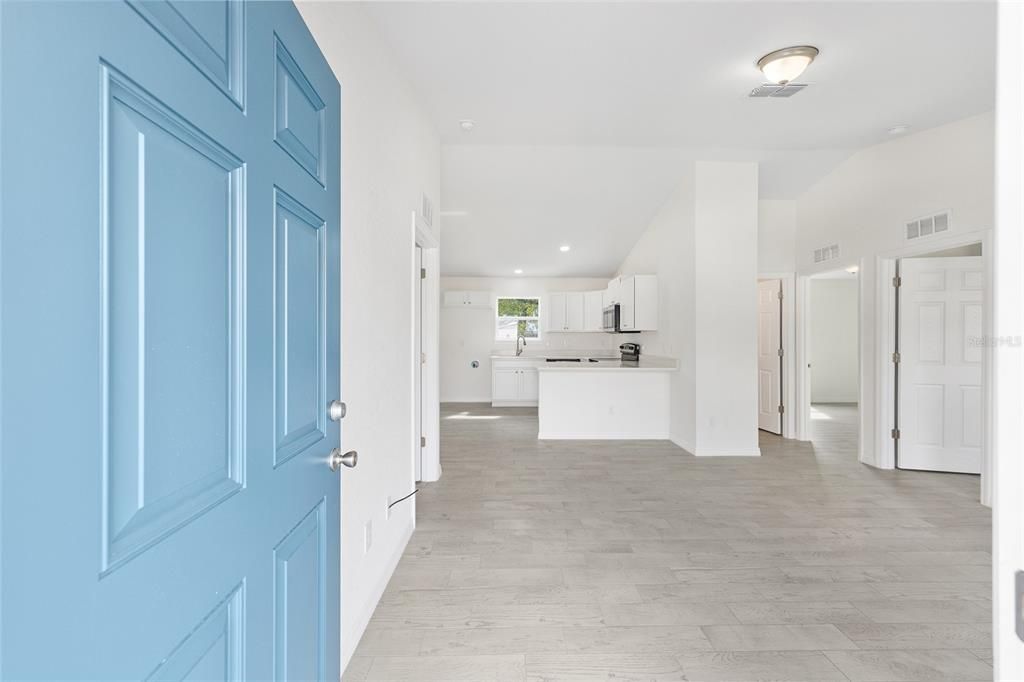 Active With Contract: $235,000 (3 beds, 2 baths, 1091 Square Feet)