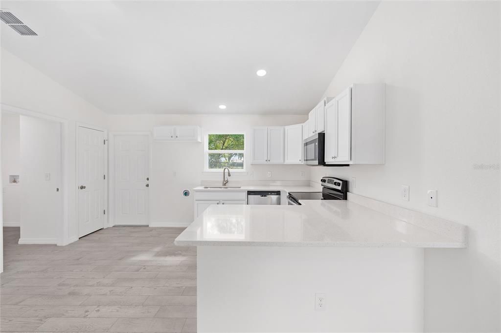 Active With Contract: $235,000 (3 beds, 2 baths, 1091 Square Feet)