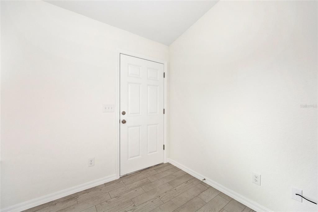 Active With Contract: $235,000 (3 beds, 2 baths, 1091 Square Feet)