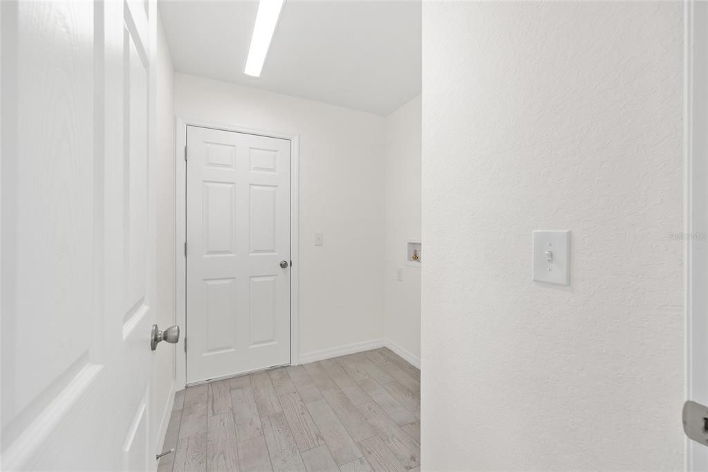 Active With Contract: $235,000 (3 beds, 2 baths, 1091 Square Feet)