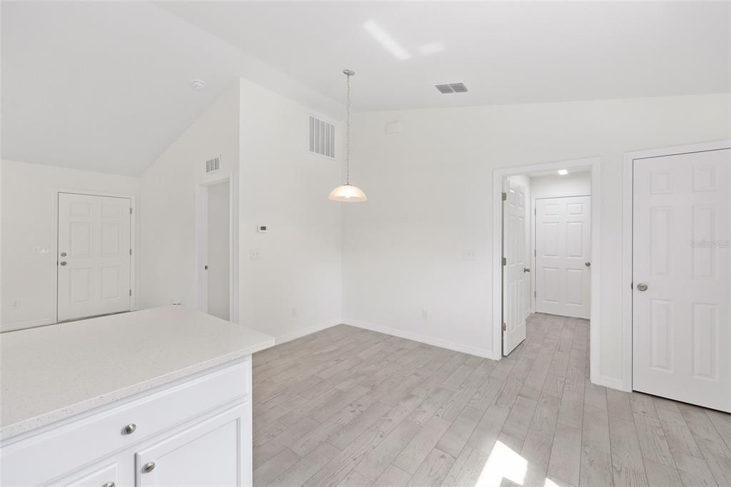 Active With Contract: $235,000 (3 beds, 2 baths, 1091 Square Feet)