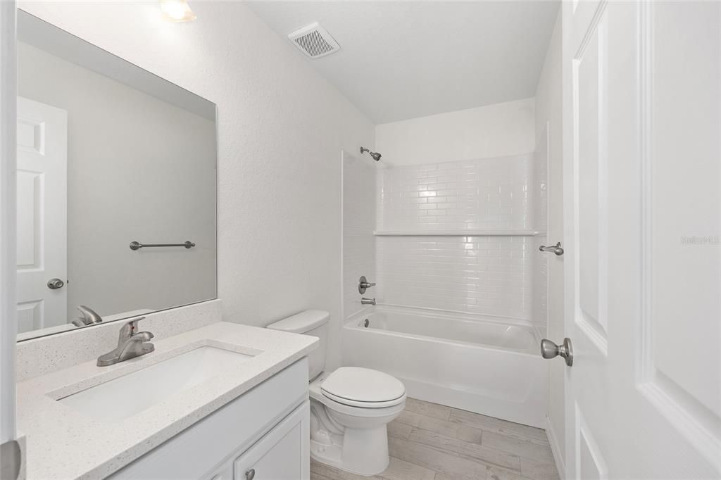 Active With Contract: $235,000 (3 beds, 2 baths, 1091 Square Feet)