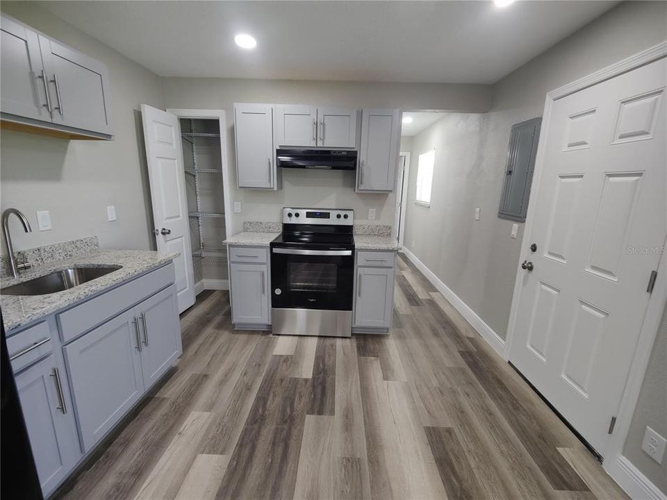 For Rent: $1,599 (1 beds, 1 baths, 600 Square Feet)