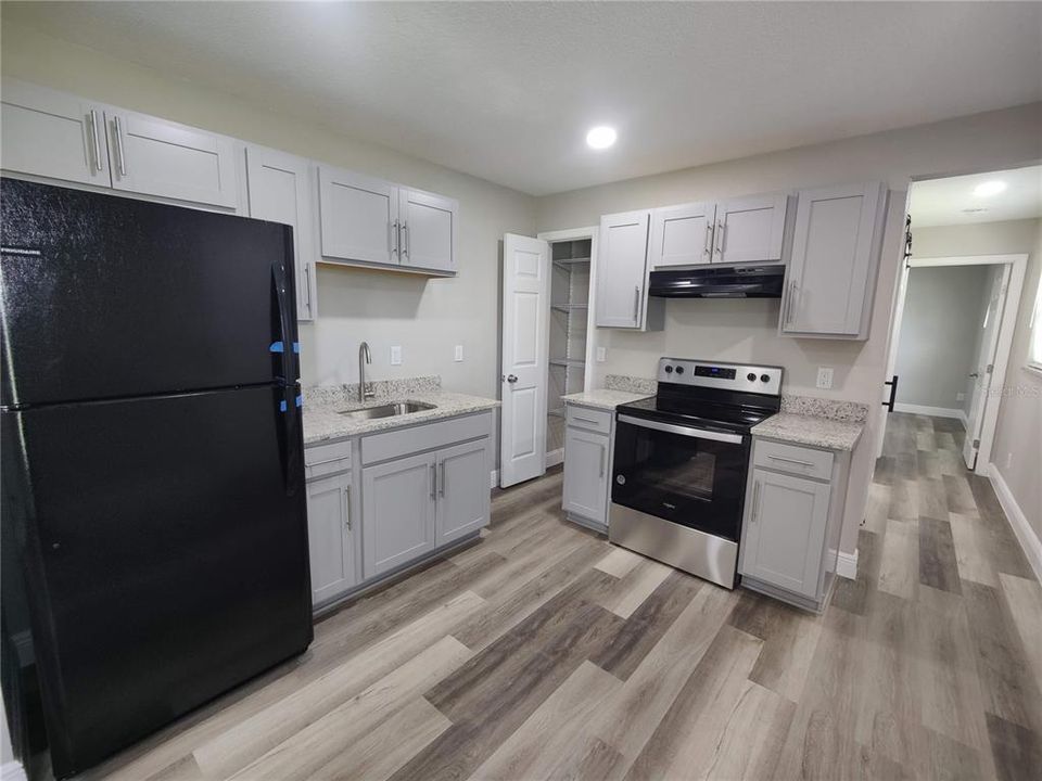 For Rent: $1,599 (1 beds, 1 baths, 600 Square Feet)