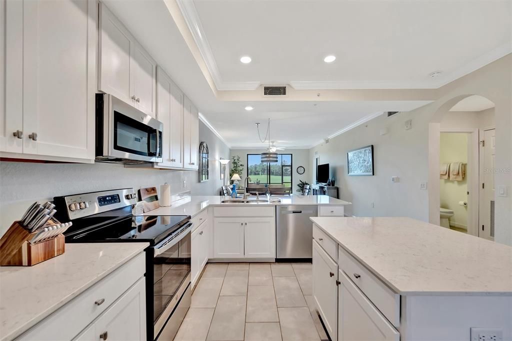 Active With Contract: $265,000 (2 beds, 2 baths, 1121 Square Feet)