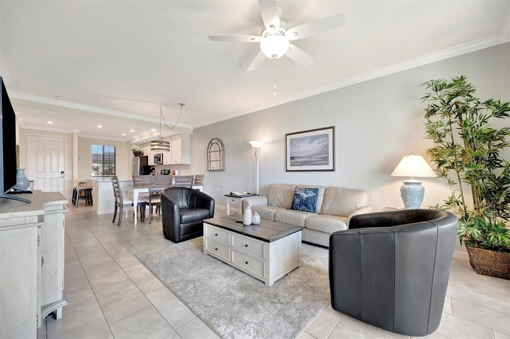 Active With Contract: $265,000 (2 beds, 2 baths, 1121 Square Feet)