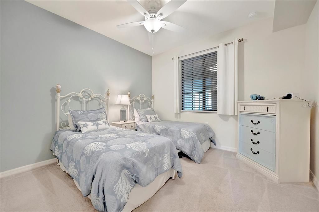 Active With Contract: $265,000 (2 beds, 2 baths, 1121 Square Feet)