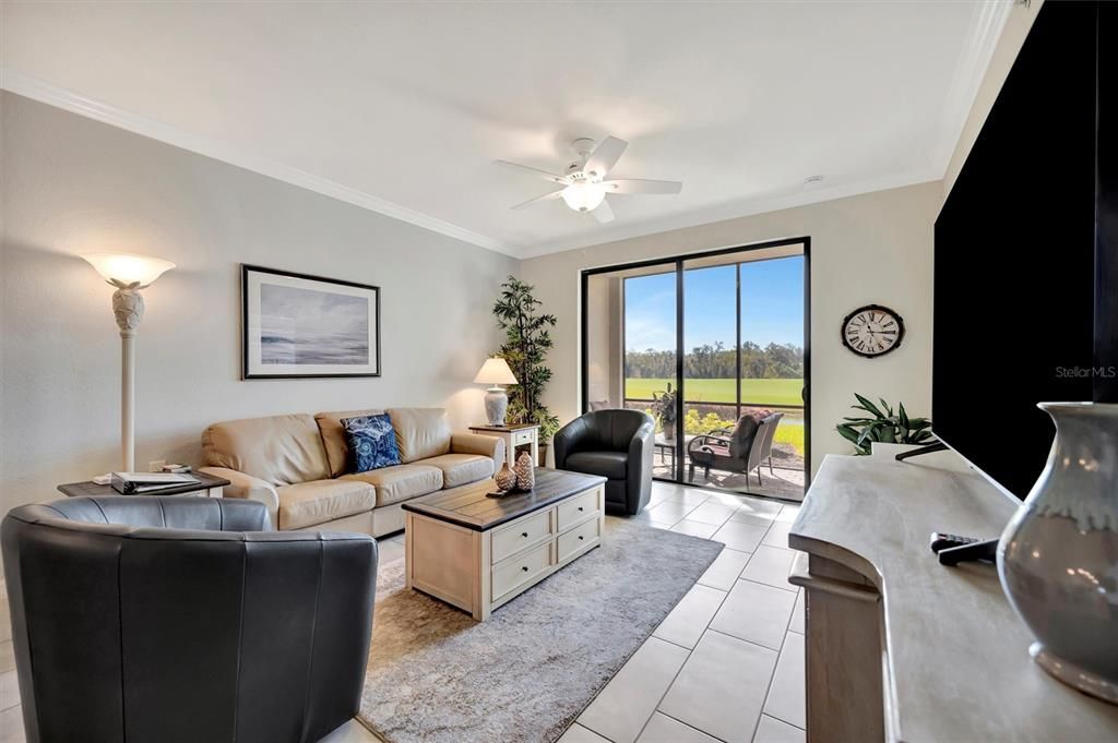 Active With Contract: $265,000 (2 beds, 2 baths, 1121 Square Feet)