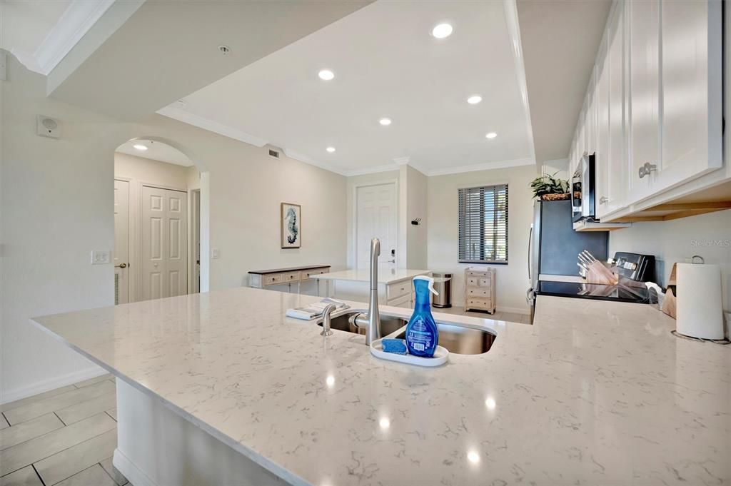 Active With Contract: $265,000 (2 beds, 2 baths, 1121 Square Feet)