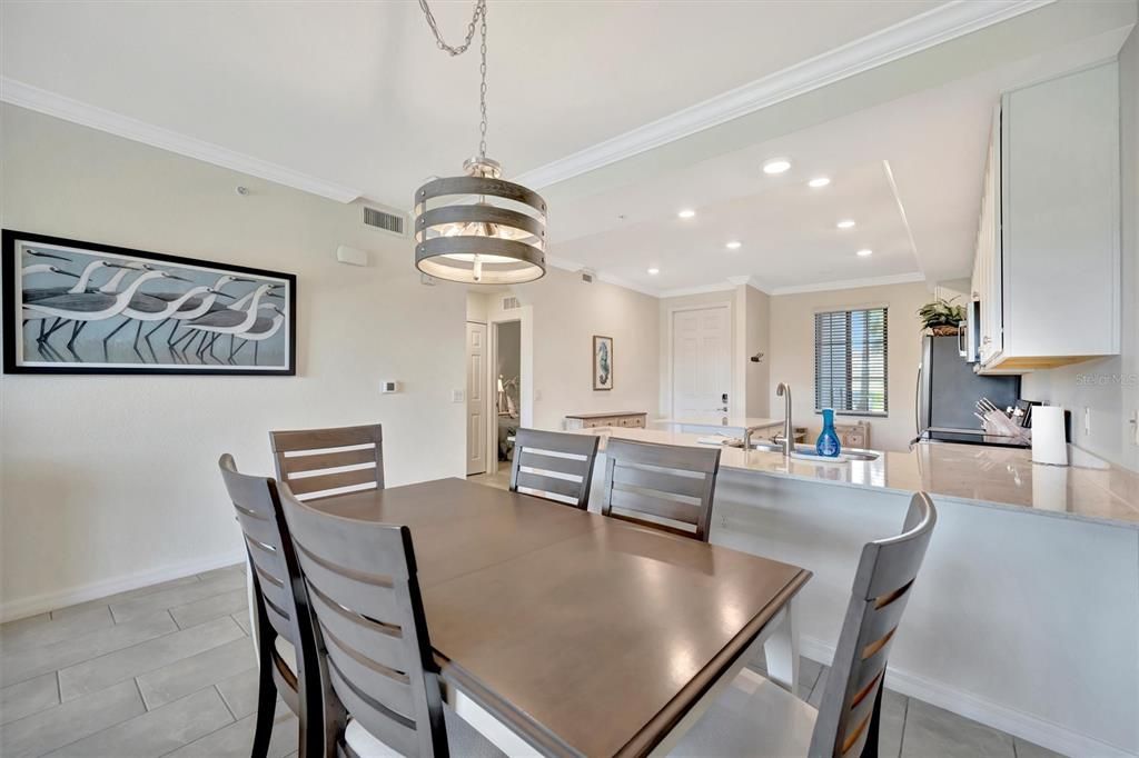 Active With Contract: $265,000 (2 beds, 2 baths, 1121 Square Feet)