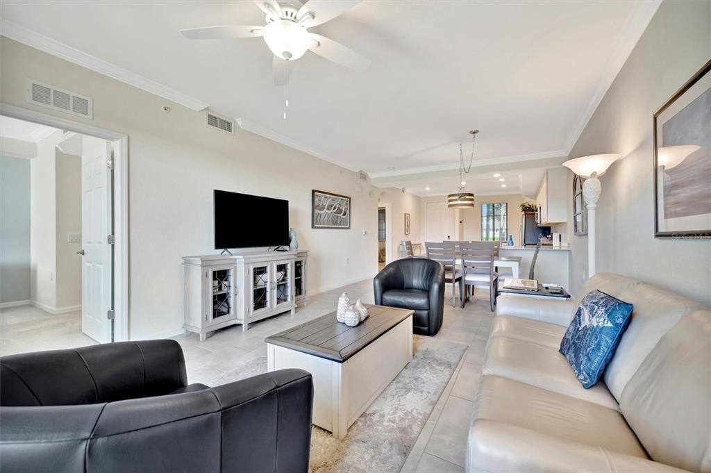 Active With Contract: $265,000 (2 beds, 2 baths, 1121 Square Feet)