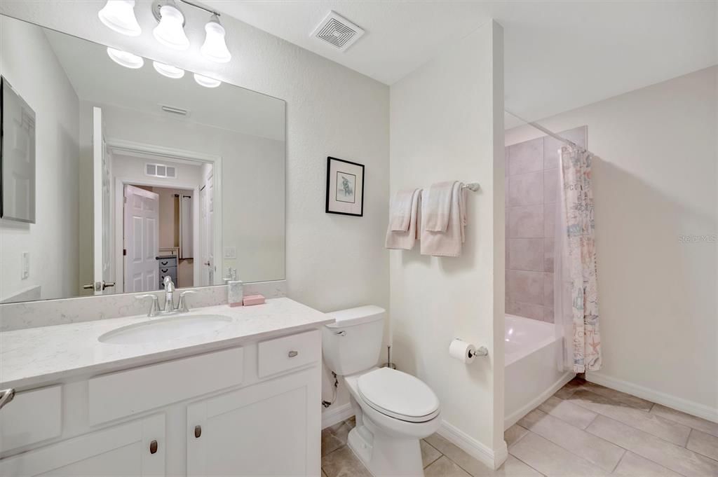 Active With Contract: $265,000 (2 beds, 2 baths, 1121 Square Feet)