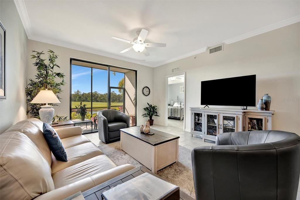 Active With Contract: $265,000 (2 beds, 2 baths, 1121 Square Feet)