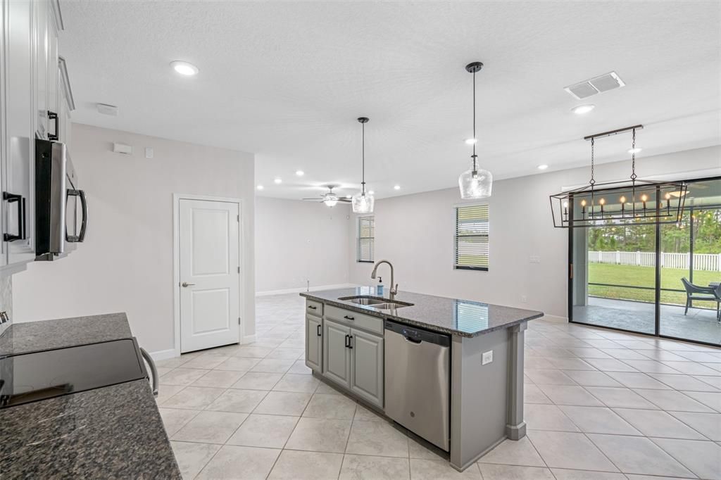 For Rent: $3,500 (4 beds, 2 baths, 3034 Square Feet)