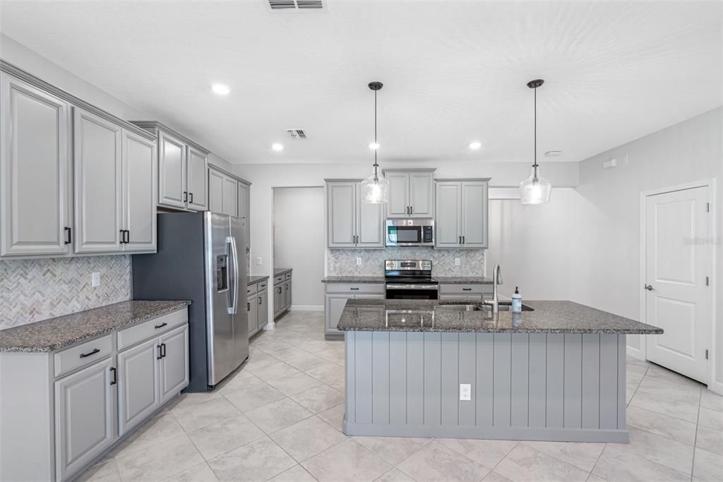 For Rent: $3,500 (4 beds, 2 baths, 3034 Square Feet)