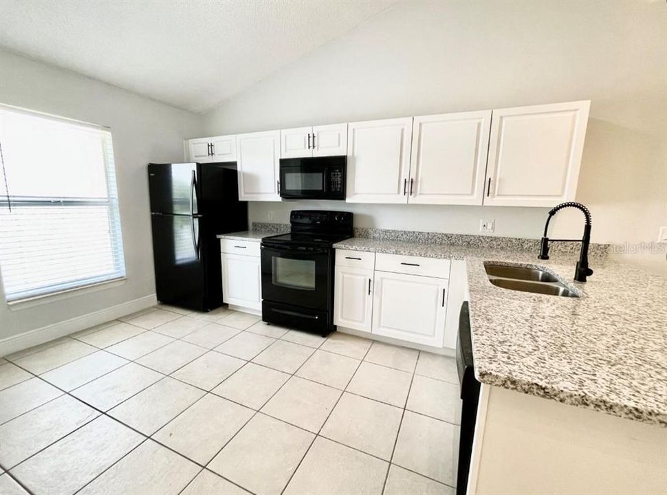 For Rent: $1,625 (2 beds, 2 baths, 840 Square Feet)