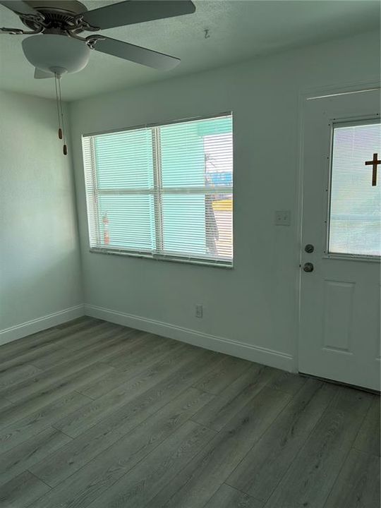 出租: $1,450 (1 贝兹, 1 浴室, 575 平方英尺)