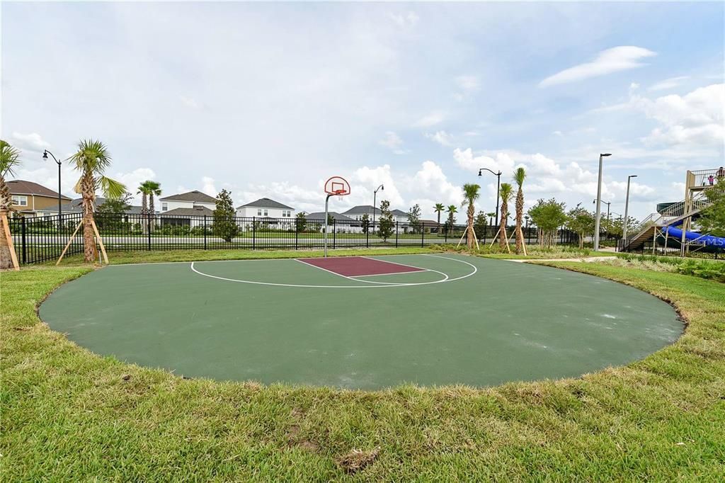 For Sale: $918,000 (8 beds, 5 baths, 4289 Square Feet)