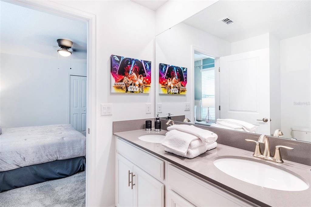 For Sale: $918,000 (8 beds, 5 baths, 4289 Square Feet)