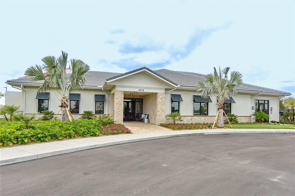 For Sale: $918,000 (8 beds, 5 baths, 4289 Square Feet)