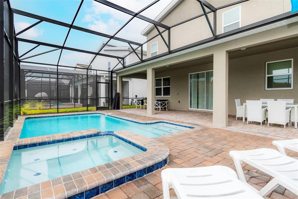 For Sale: $918,000 (8 beds, 5 baths, 4289 Square Feet)