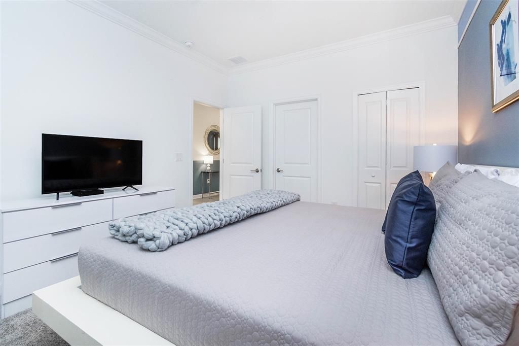 For Sale: $918,000 (8 beds, 5 baths, 4289 Square Feet)