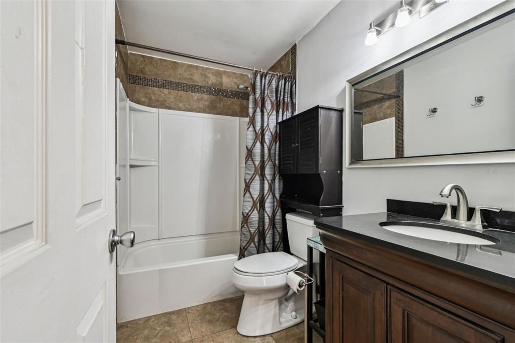 待售: $390,000 (2 贝兹, 2 浴室, 1124 平方英尺)