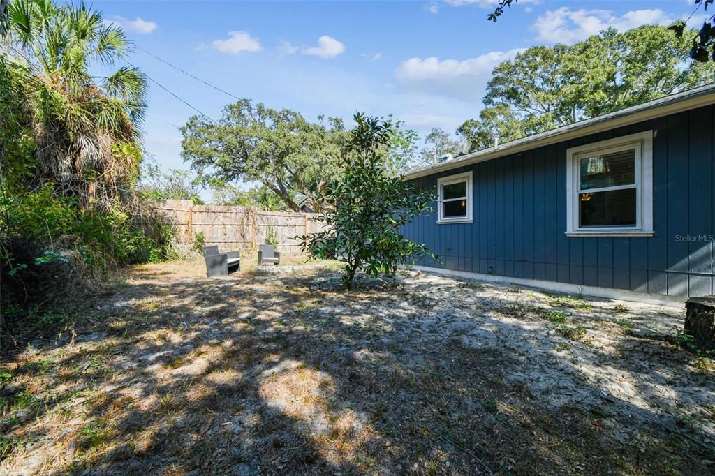 待售: $390,000 (2 贝兹, 2 浴室, 1124 平方英尺)