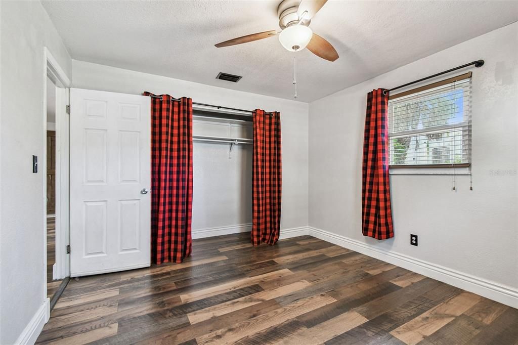 待售: $390,000 (2 贝兹, 2 浴室, 1124 平方英尺)