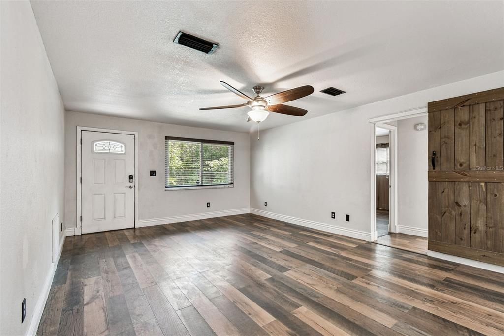 待售: $390,000 (2 贝兹, 2 浴室, 1124 平方英尺)