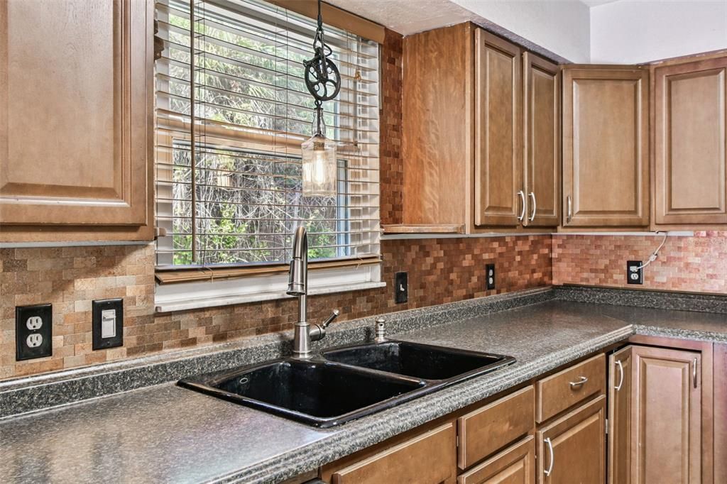 待售: $390,000 (2 贝兹, 2 浴室, 1124 平方英尺)