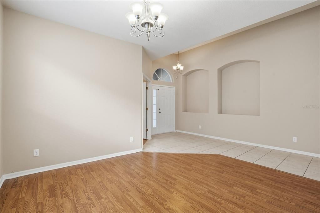 Activo con contrato: $309,900 (3 camas, 2 baños, 2062 Pies cuadrados)