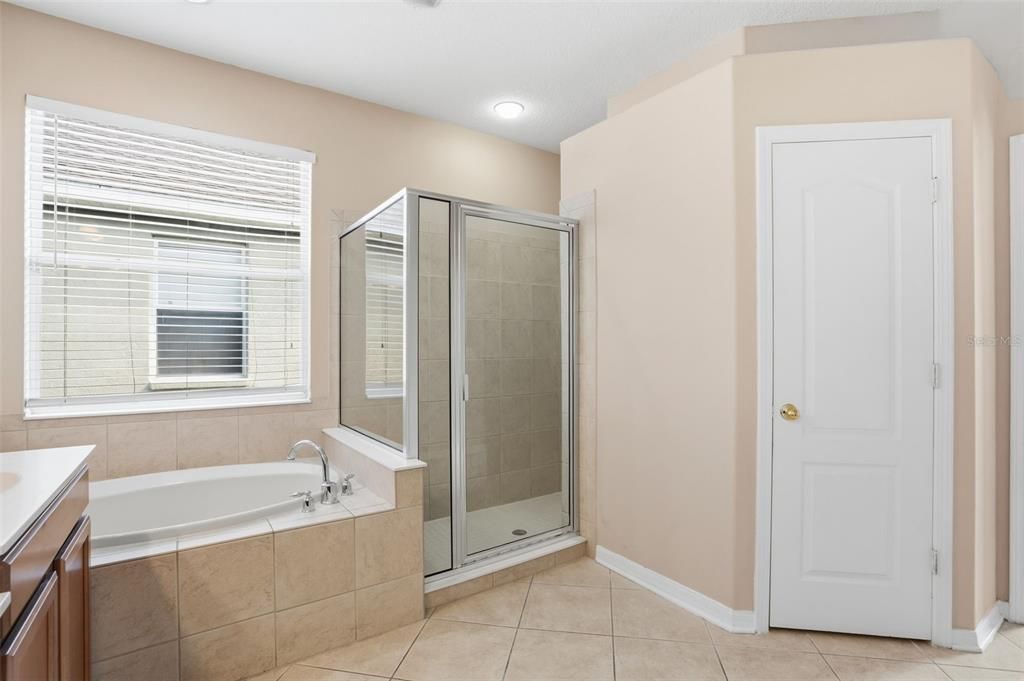 Activo con contrato: $309,900 (3 camas, 2 baños, 2062 Pies cuadrados)