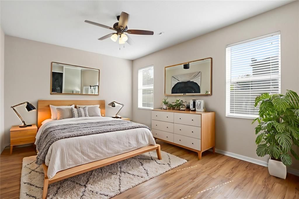 Activo con contrato: $309,900 (3 camas, 2 baños, 2062 Pies cuadrados)