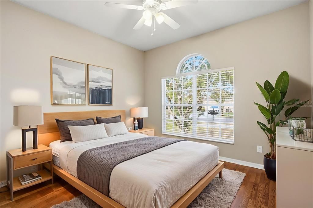 Activo con contrato: $309,900 (3 camas, 2 baños, 2062 Pies cuadrados)